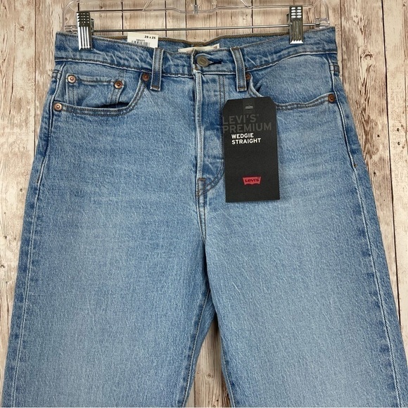 Levi’s Wedgie Straight Denim Medium Wash Jeans Size 28 x 26 IRREGULAR - Picture 2 of 13